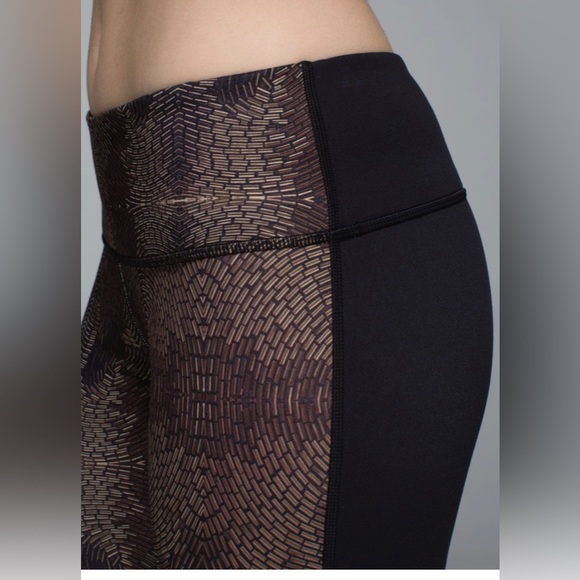 Lululemon Wunder Under Crop II *Full-On Luon
Golden Godess Cashew Multi / Black - Picture 2 of 5